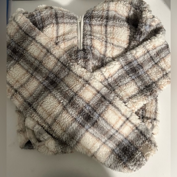 Sherpa Sweater - Plaid - Picture 2 of 5